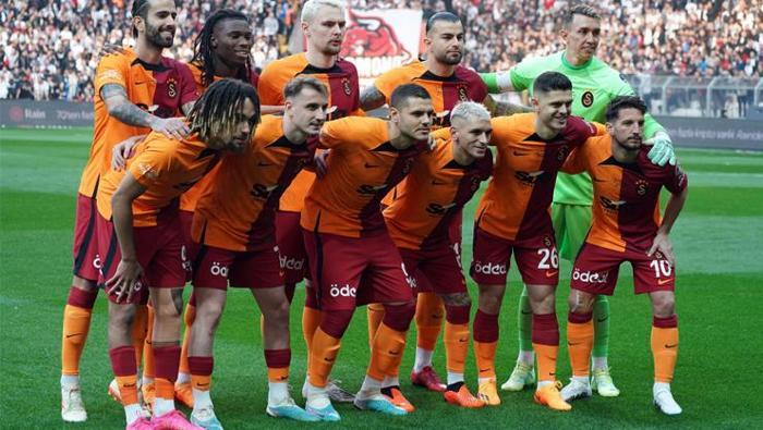 Galatasarayda Okan Buruktan sürpriz tercih İlk 11de şaşırtan değişiklik