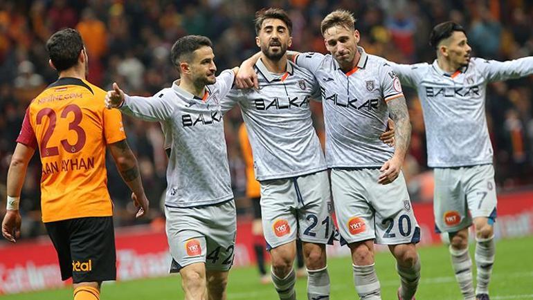 (ÖZET) Galatasaray - Başakşehir maç sonucu: 2-3