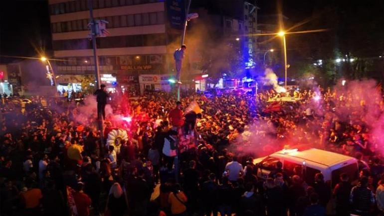 Galatasarayın şampiyonluğu yurt genelinde coşkuyla kutlandı