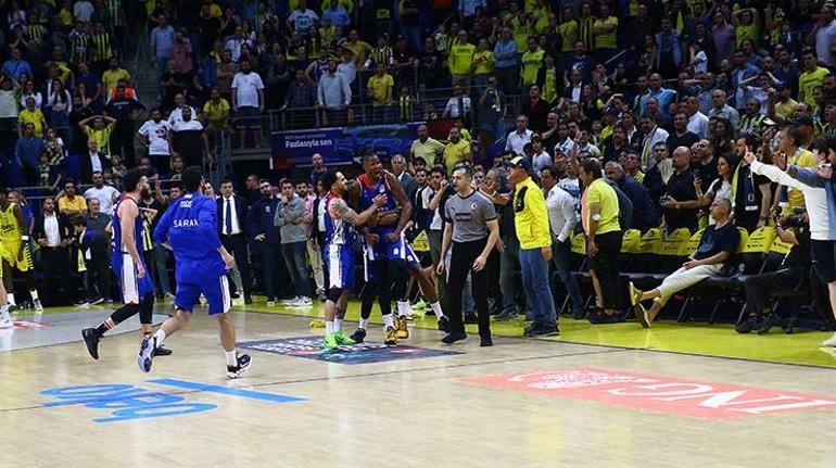 Will Clyburn attı, Dimitris Itoudis çıldırdı (ÖZET) Fenerbahçe Beko-Anadolu Efes maç sonucu: 90-92